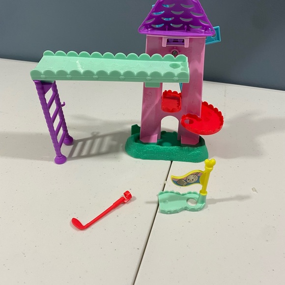 Barbie, Chelsea, Mini Golf, And Cute Canopy Bed Set. Sold Together. - Picture 2 of 5